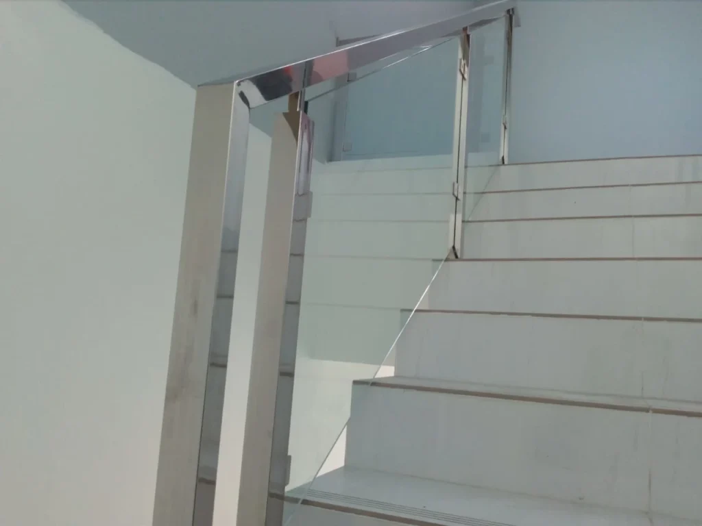Pasang Railing Tangga Kaca Bogor
