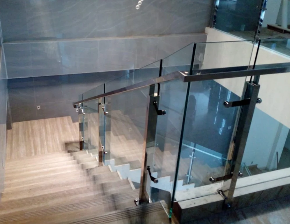Pasang Railing Tangga Kaca Bogor
