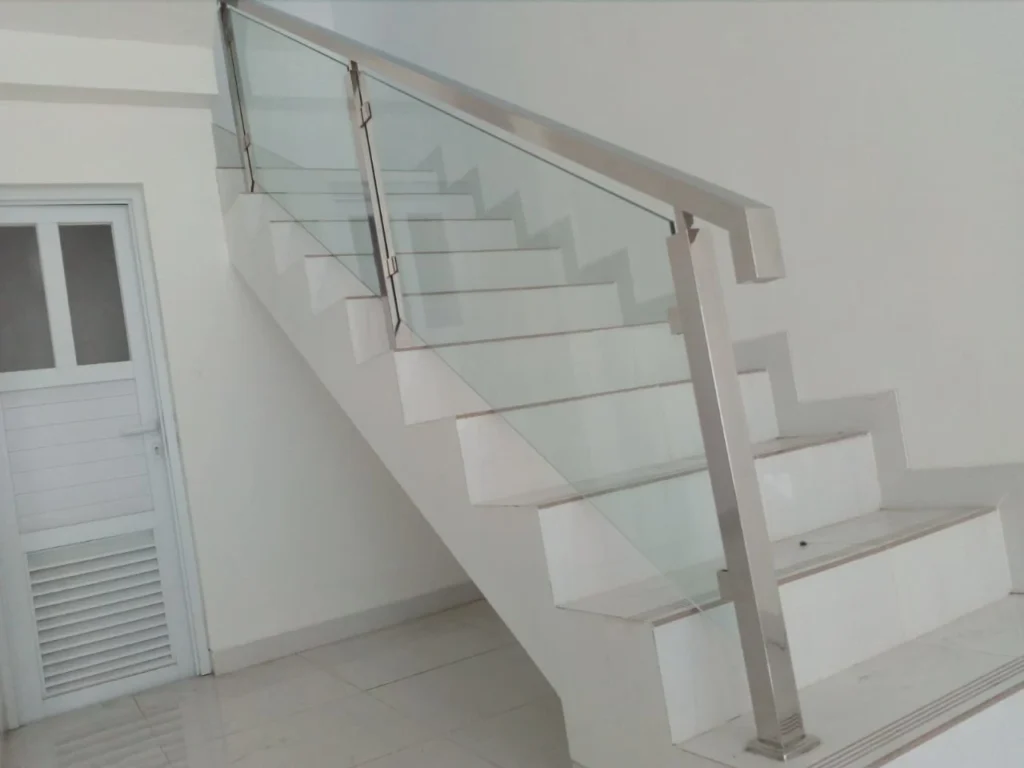 Pasang Railing Tangga Kaca Bogor